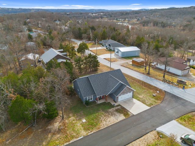 276 Royale Estates Road, Kimberling City, MO 65686