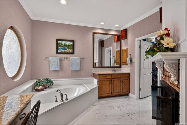 8639 RAINTREE WOODS DR, Fair Oaks Ranch, TX 78015