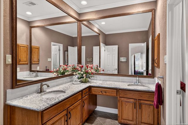 8639 RAINTREE WOODS DR, Fair Oaks Ranch, TX 78015