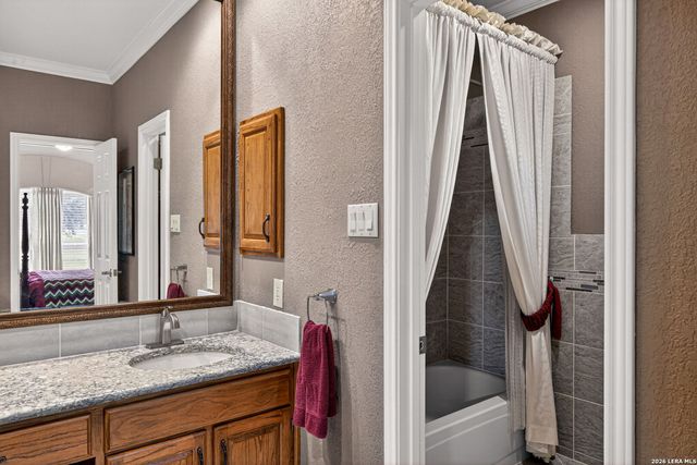 8639 RAINTREE WOODS DR, Fair Oaks Ranch, TX 78015