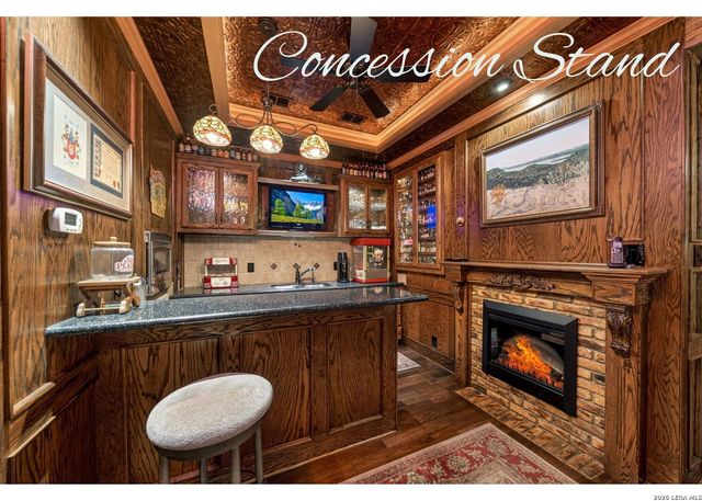 8639 RAINTREE WOODS DR, Fair Oaks Ranch, TX 78015