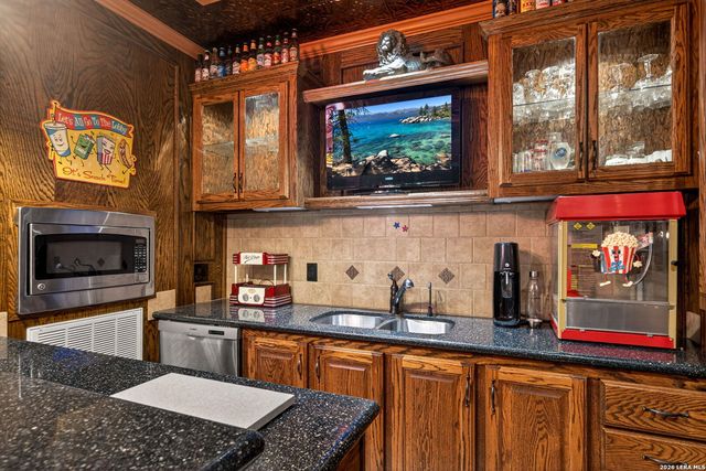 8639 RAINTREE WOODS DR, Fair Oaks Ranch, TX 78015