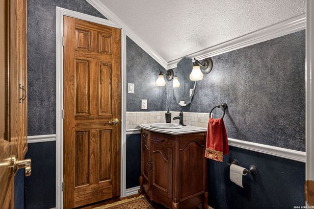 8639 RAINTREE WOODS DR, Fair Oaks Ranch, TX 78015