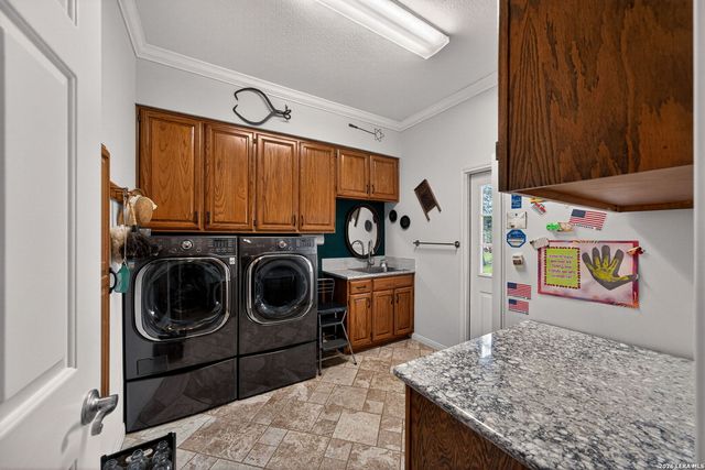 8639 RAINTREE WOODS DR, Fair Oaks Ranch, TX 78015