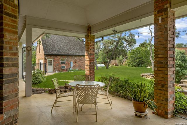 8639 RAINTREE WOODS DR, Fair Oaks Ranch, TX 78015