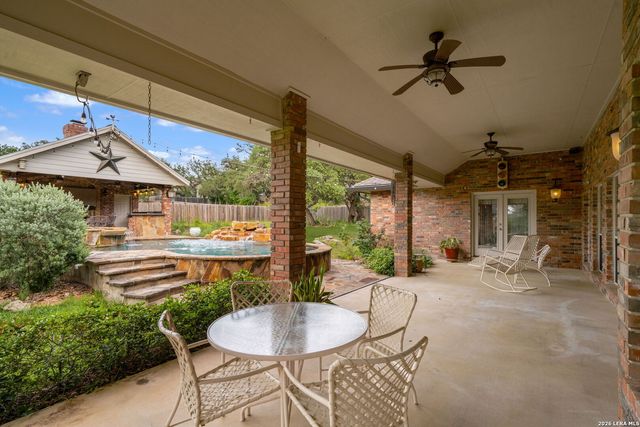 8639 RAINTREE WOODS DR, Fair Oaks Ranch, TX 78015