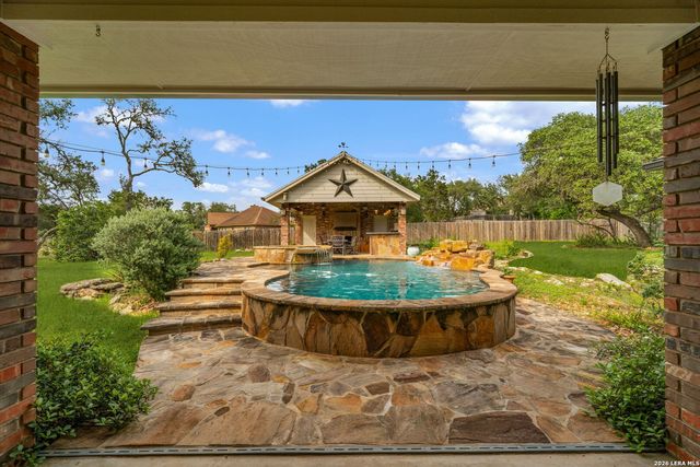 8639 RAINTREE WOODS DR, Fair Oaks Ranch, TX 78015