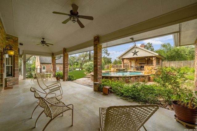 8639 RAINTREE WOODS DR, Fair Oaks Ranch, TX 78015