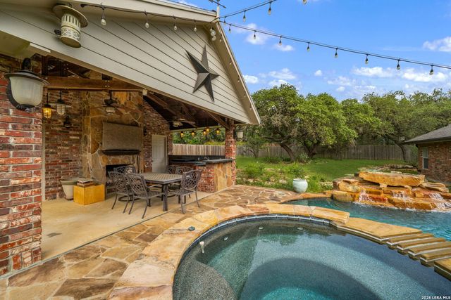 8639 RAINTREE WOODS DR, Fair Oaks Ranch, TX 78015