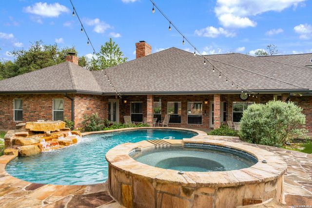8639 RAINTREE WOODS DR, Fair Oaks Ranch, TX 78015