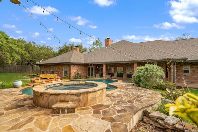 8639 RAINTREE WOODS DR, Fair Oaks Ranch, TX 78015