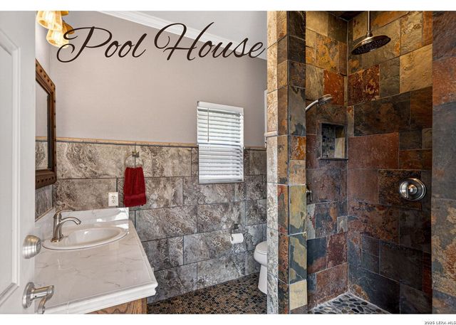 8639 RAINTREE WOODS DR, Fair Oaks Ranch, TX 78015