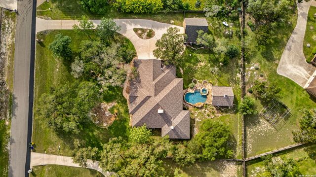 8639 RAINTREE WOODS DR, Fair Oaks Ranch, TX 78015