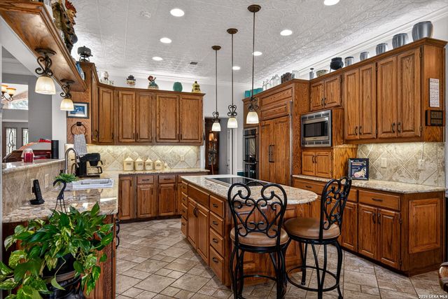 8639 RAINTREE WOODS DR, Fair Oaks Ranch, TX 78015