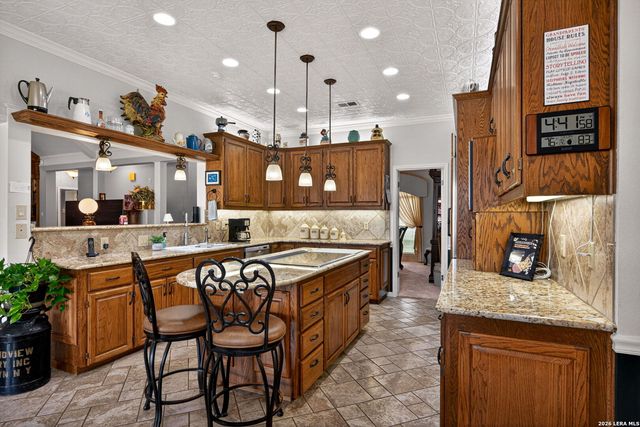 8639 RAINTREE WOODS DR, Fair Oaks Ranch, TX 78015