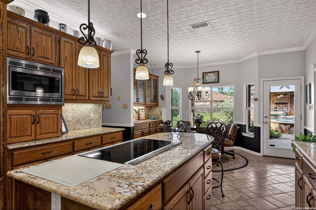 8639 RAINTREE WOODS DR, Fair Oaks Ranch, TX 78015