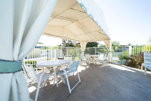 4201 S Ocean Boulevard J7, South Palm Beach, FL 33480