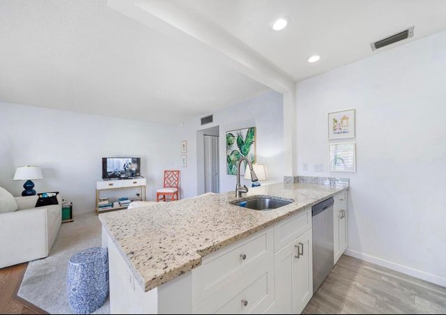 4201 S Ocean Boulevard J7, South Palm Beach, FL 33480