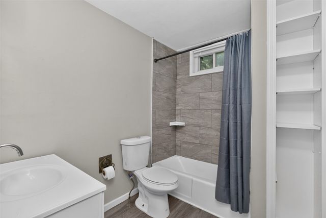 807 W 3rd Avenue, Indianola, IA 50125