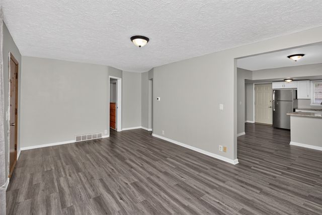 807 W 3rd Avenue, Indianola, IA 50125