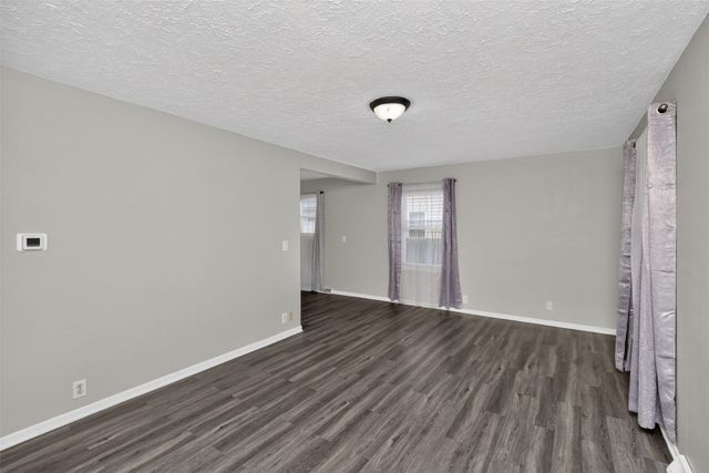 807 W 3rd Avenue, Indianola, IA 50125
