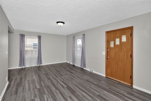 807 W 3rd Avenue, Indianola, IA 50125