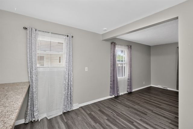 807 W 3rd Avenue, Indianola, IA 50125