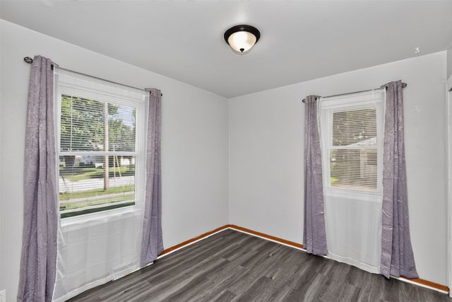 807 W 3rd Avenue, Indianola, IA 50125