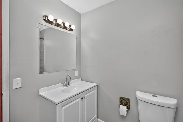 807 W 3rd Avenue, Indianola, IA 50125