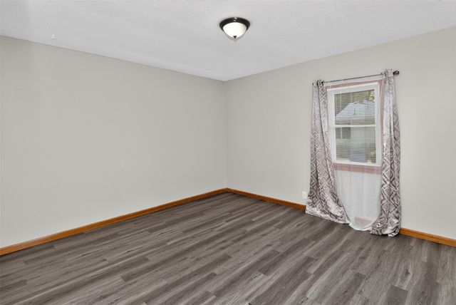 807 W 3rd Avenue, Indianola, IA 50125