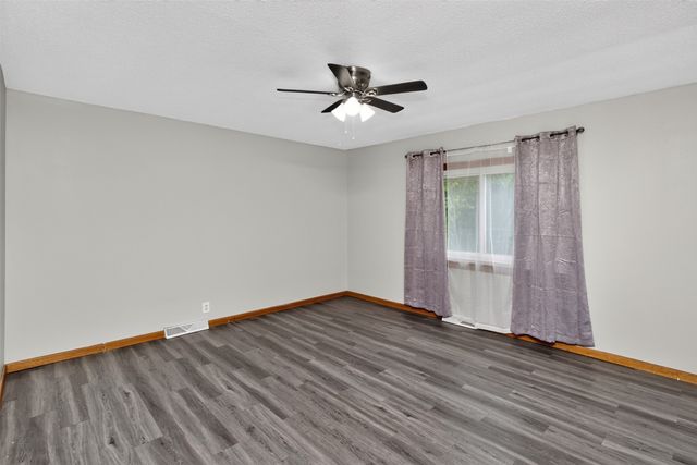 807 W 3rd Avenue, Indianola, IA 50125
