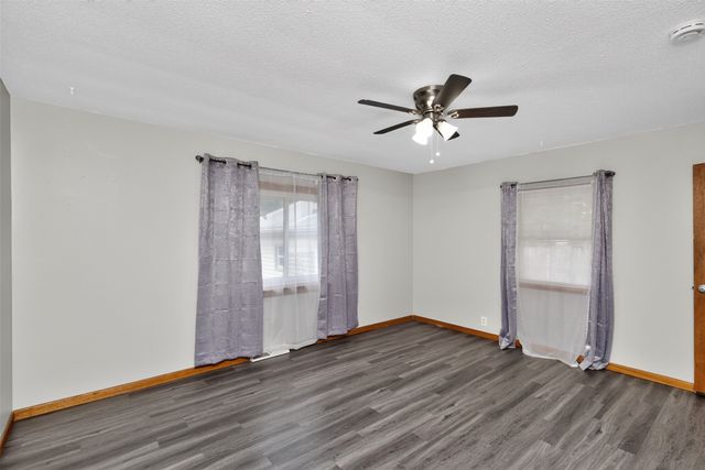 807 W 3rd Avenue, Indianola, IA 50125