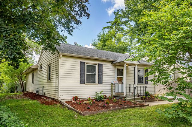 807 W 3rd Avenue, Indianola, IA 50125