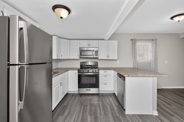807 W 3rd Avenue, Indianola, IA 50125