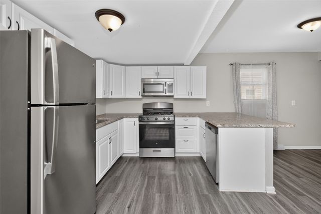 807 W 3rd Avenue, Indianola, IA 50125