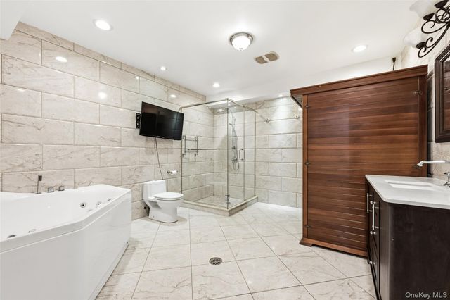 5013 Oceania Street, Oakland Gardens, NY 11364