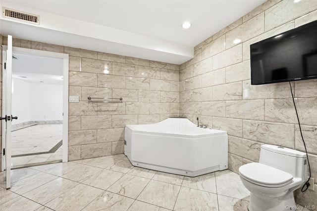 5013 Oceania Street, Oakland Gardens, NY 11364