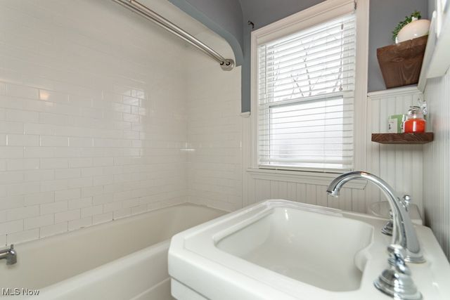 2243 Cranston Road, University Heights, OH 44118