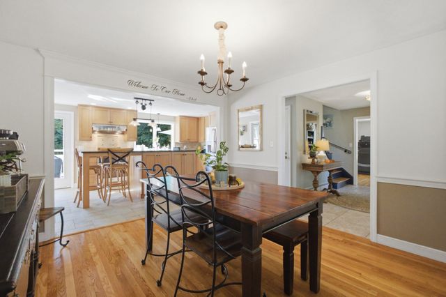 4 Portmore Ln, Framingham, MA 01702