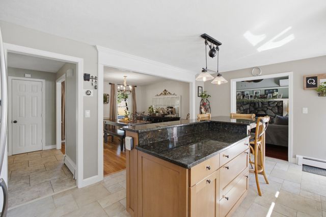 4 Portmore Ln, Framingham, MA 01702
