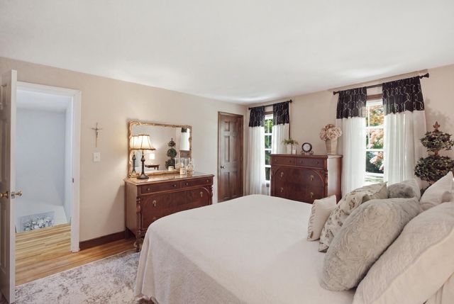 4 Portmore Ln, Framingham, MA 01702