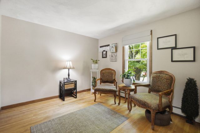 4 Portmore Ln, Framingham, MA 01702