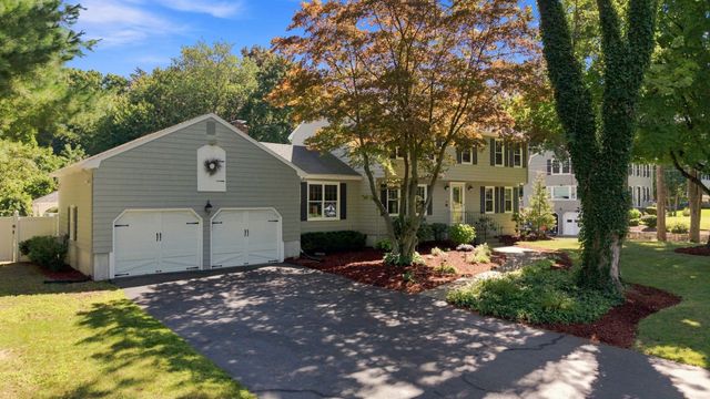 4 Portmore Ln, Framingham, MA 01702