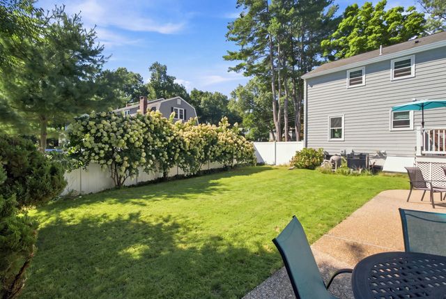 4 Portmore Ln, Framingham, MA 01702