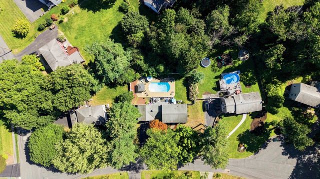 4 Portmore Ln, Framingham, MA 01702