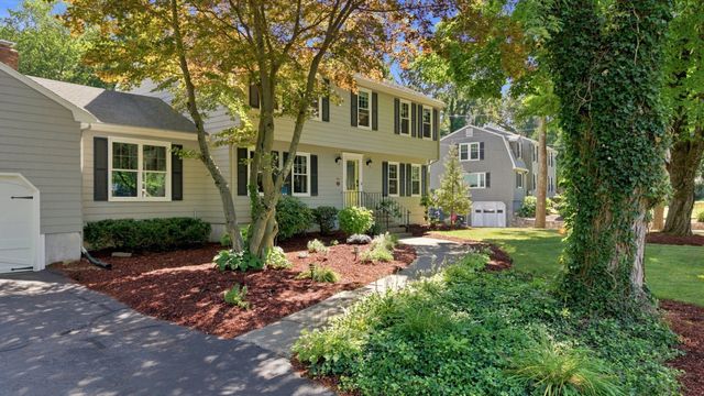4 Portmore Ln, Framingham, MA 01702