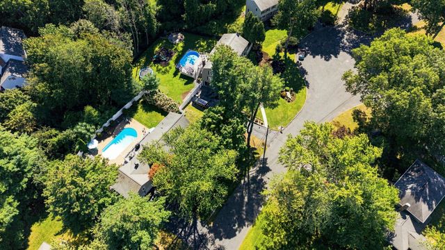 4 Portmore Ln, Framingham, MA 01702