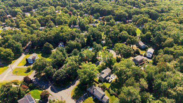 4 Portmore Ln, Framingham, MA 01702