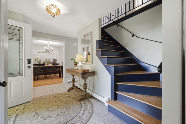 4 Portmore Ln, Framingham, MA 01702