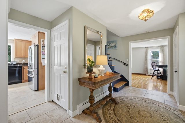 4 Portmore Ln, Framingham, MA 01702
